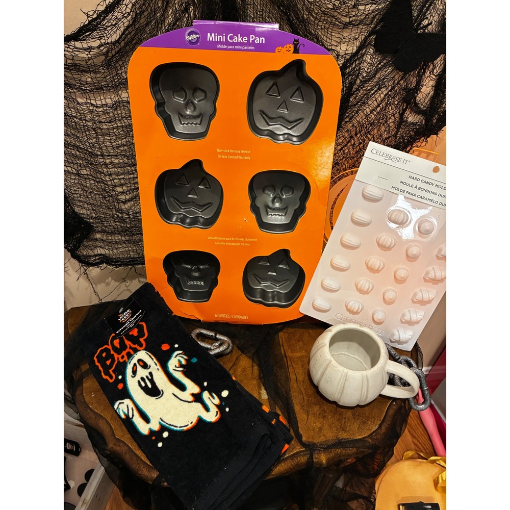Wilton Hyde & EEK Halloween Kitchen Decor Bundle 4pc Cake Pan Towels Mug New